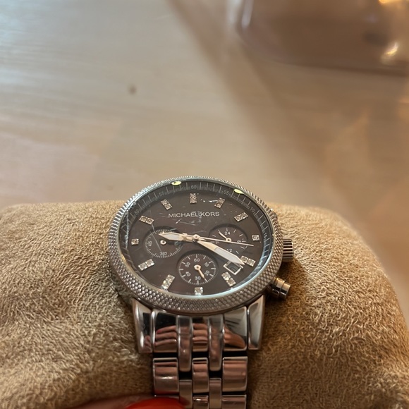 Michael Kors Watch - Picture 3 of 7